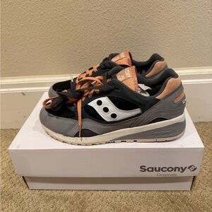Saucony Shadow 6000 Grey/Black - Womens Size 11/Mens Size 9.5/ 27.5cm